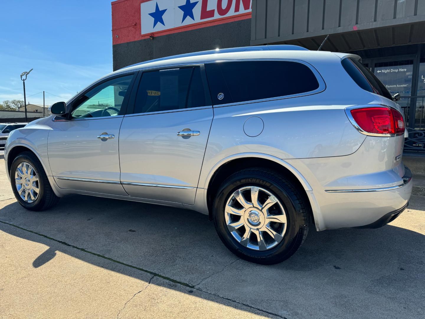 2016 SILVER BUICK ENCLAVE LEATHER (5GAKRBKD9GJ) , located at 5900 E. Lancaster Ave., Fort Worth, TX, 76112, (817) 457-5456, 0.000000, 0.000000 - Photo#6